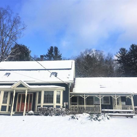 Hawk Mountain Lodge Charlemont Екстер'єр фото