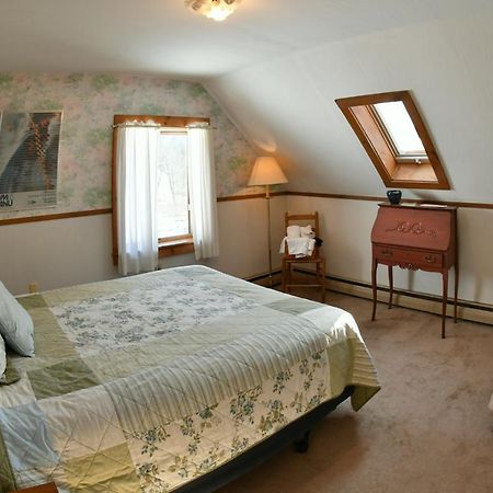 Hawk Mountain Lodge Charlemont Екстер'єр фото