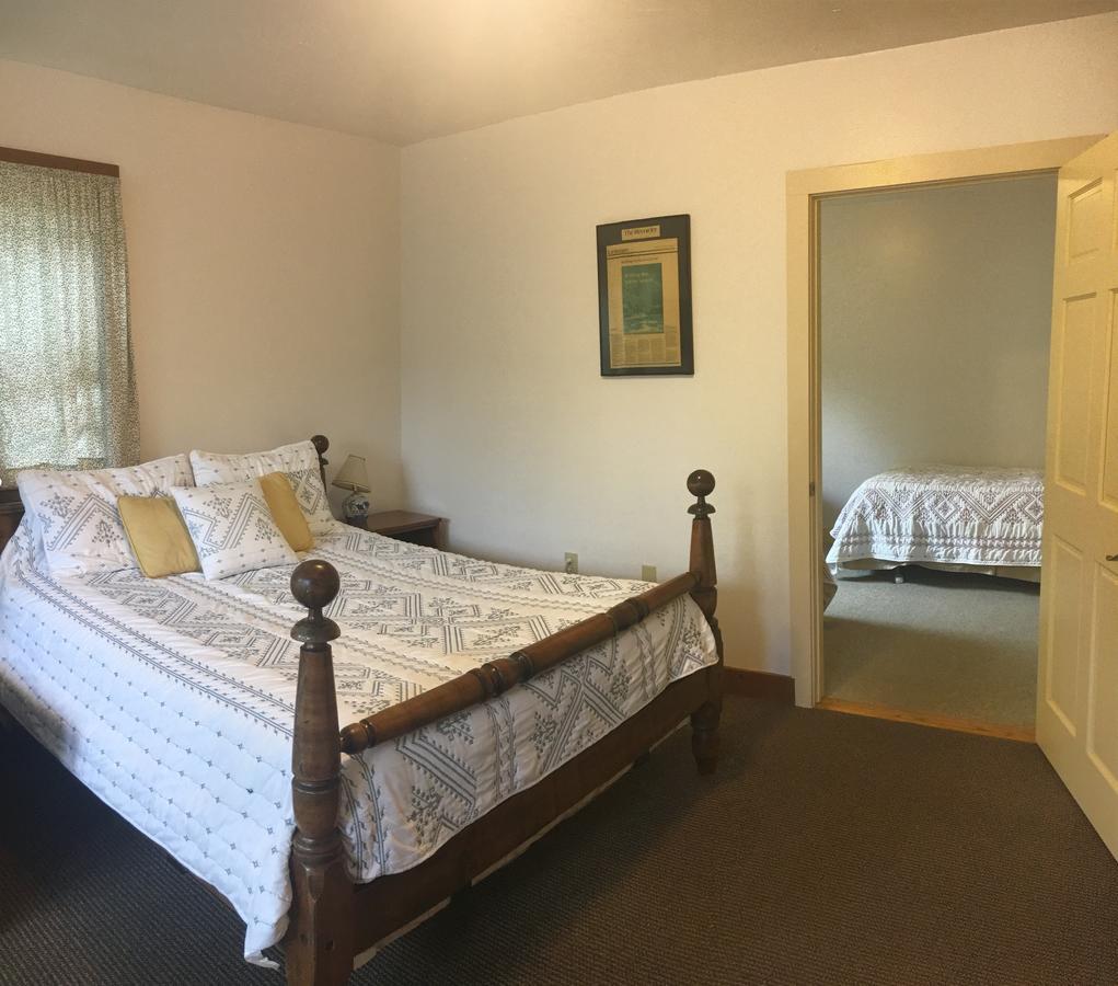 Hawk Mountain Lodge Charlemont Екстер'єр фото