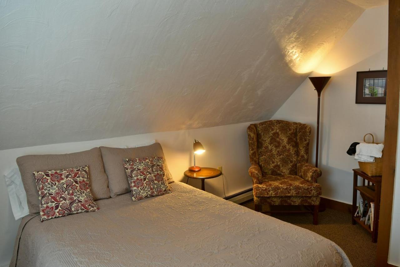 Hawk Mountain Lodge Charlemont Екстер'єр фото
