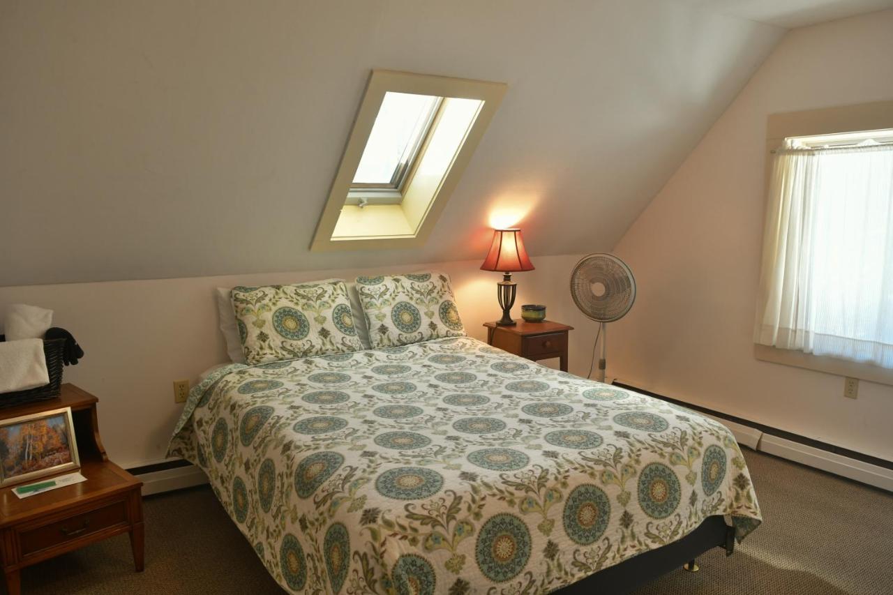 Hawk Mountain Lodge Charlemont Екстер'єр фото