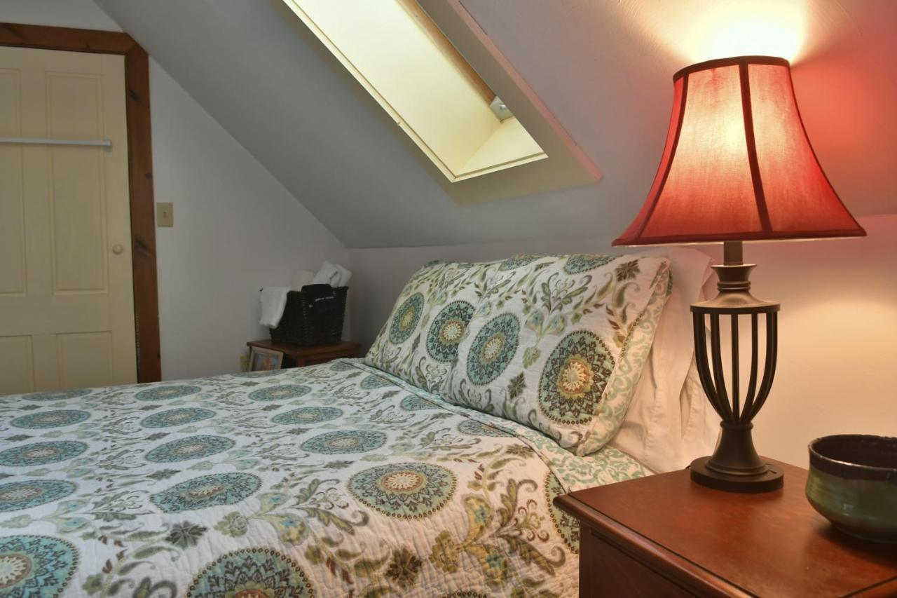 Hawk Mountain Lodge Charlemont Екстер'єр фото