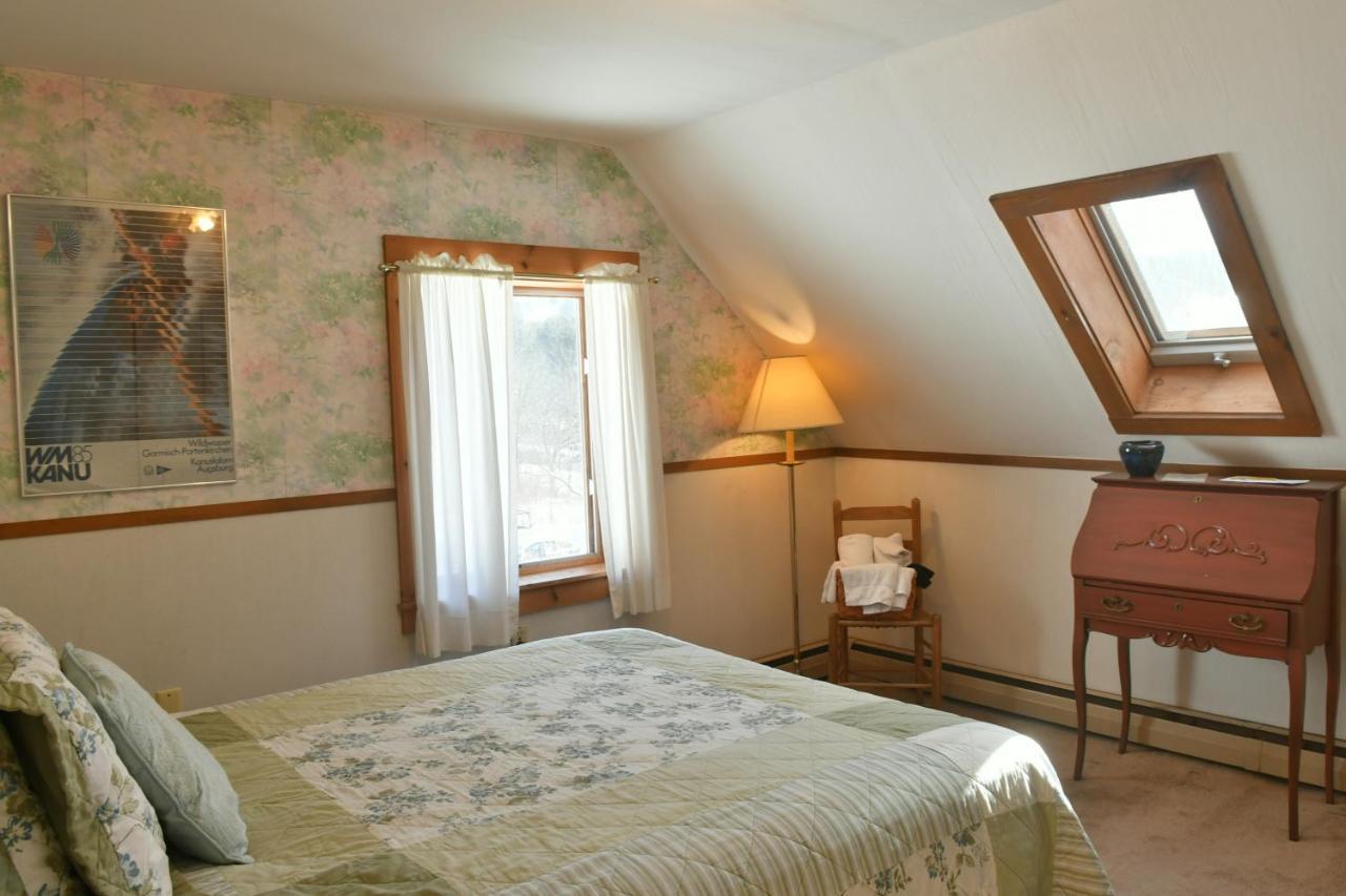 Hawk Mountain Lodge Charlemont Екстер'єр фото