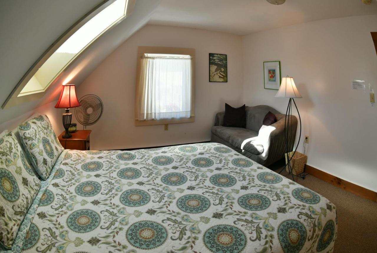 Hawk Mountain Lodge Charlemont Екстер'єр фото