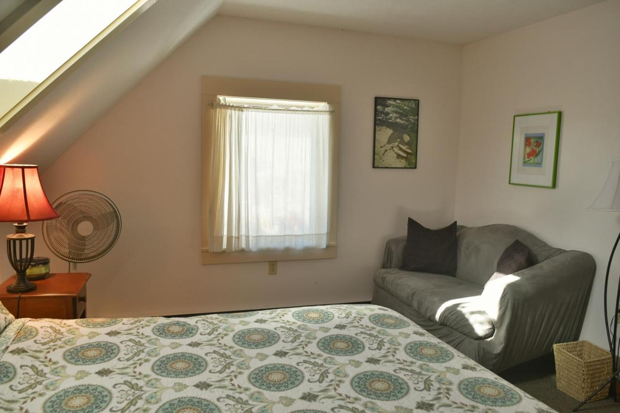 Hawk Mountain Lodge Charlemont Екстер'єр фото